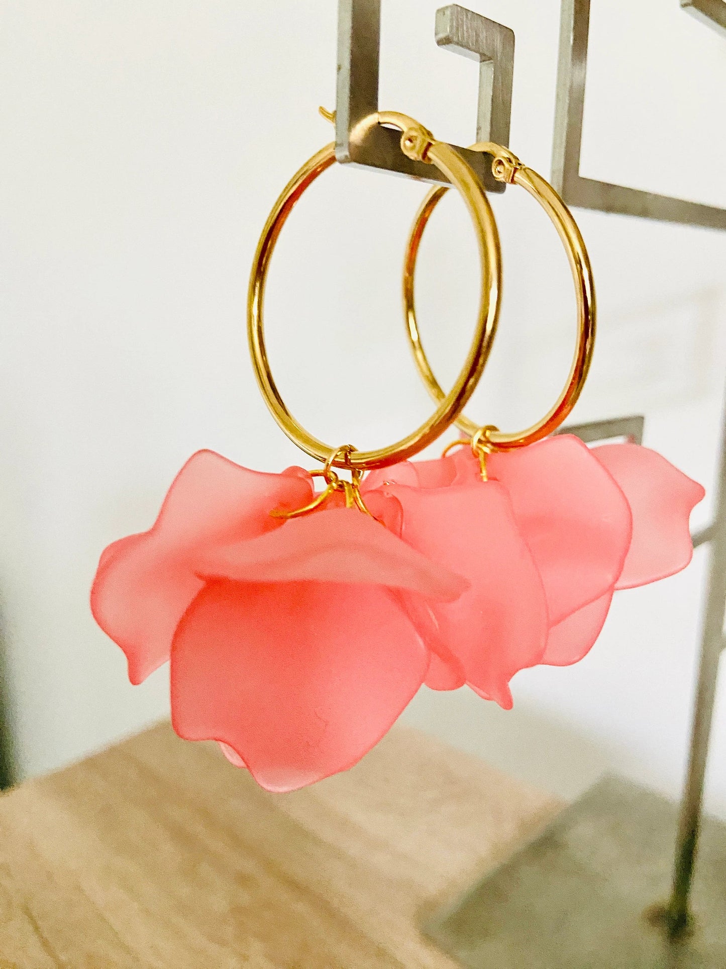 Boucles d'oreilles CHARLIE - Camilmari Bijoux - Créoles dorées 35 mm + pétales