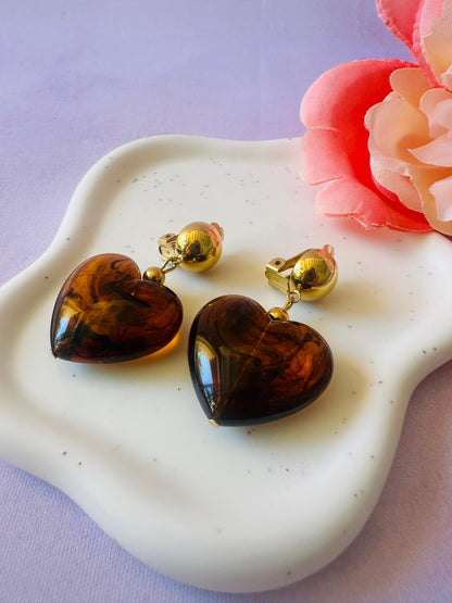 Boucles d'oreilles clips cœurs LOVA - Camilmari Bijoux - Brun ambré marbré