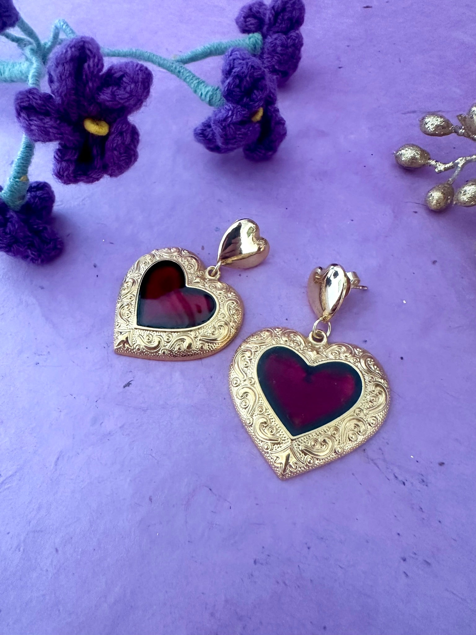 Boucles d’oreilles coeurs ASTRÉE – Boucles d’oreilles dorées et rouges à cœurs - Camilmari Bijoux - 