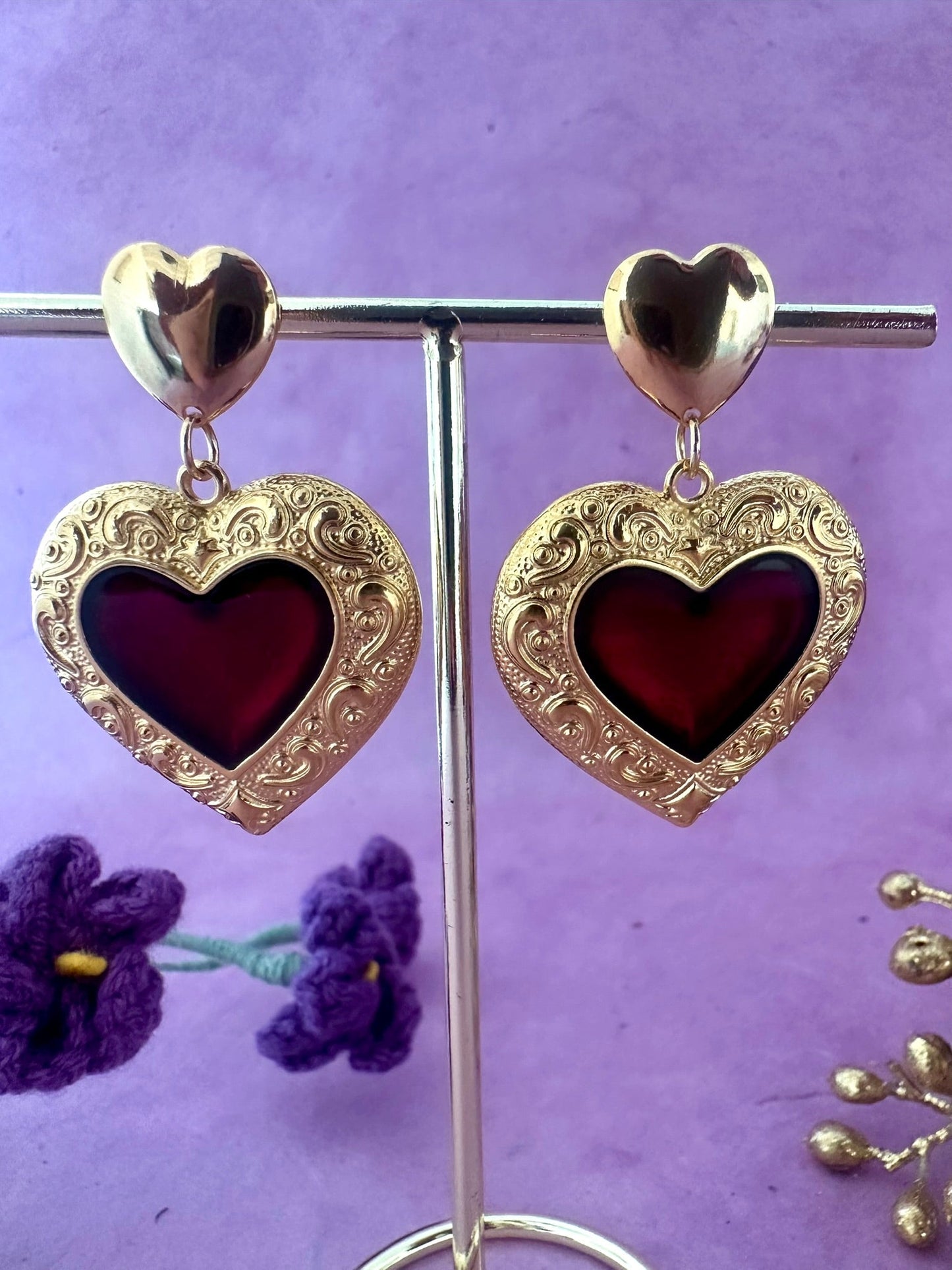 Boucles d’oreilles coeurs ASTRÉE – Boucles d’oreilles dorées et rouges à cœurs - Camilmari Bijoux - 