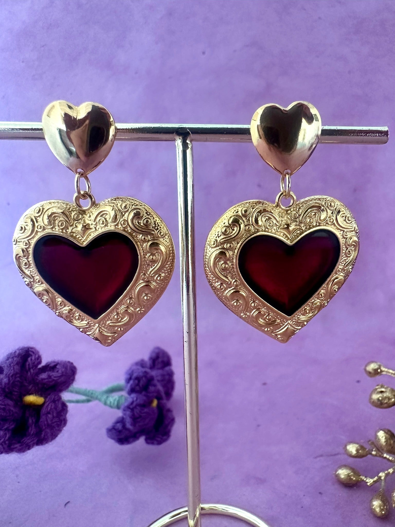 Boucles d’oreilles coeurs ASTRÉE – Boucles d’oreilles dorées et rouges à cœurs - Camilmari Bijoux - 