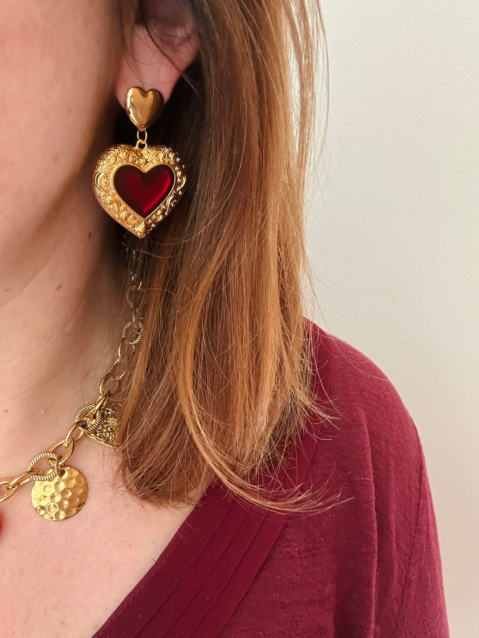 Boucles d’oreilles coeurs ASTRÉE – Boucles d’oreilles dorées et rouges à cœurs - Camilmari Bijoux - 