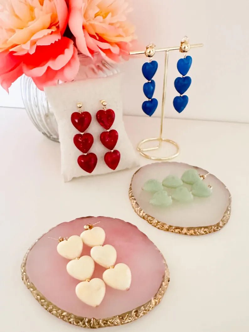 Boucles d’oreilles coeurs SARAH – Boucles d'oreilles trois cœurs - fait main - Camilmari Bijoux - Clou d'oreille percée