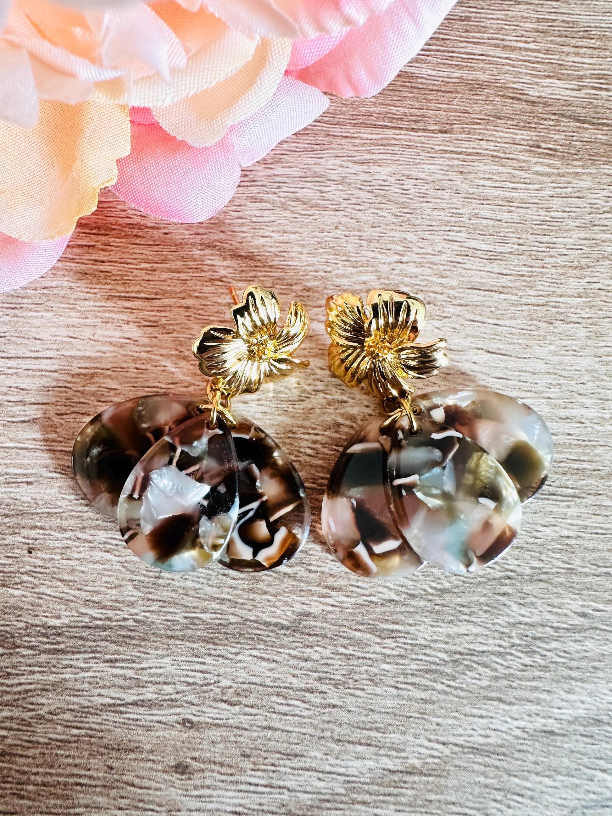 Boucles d’oreilles fantaisie et raffinées GLORIA – faites main - Camilmari Bijoux - Ecaille marron beige