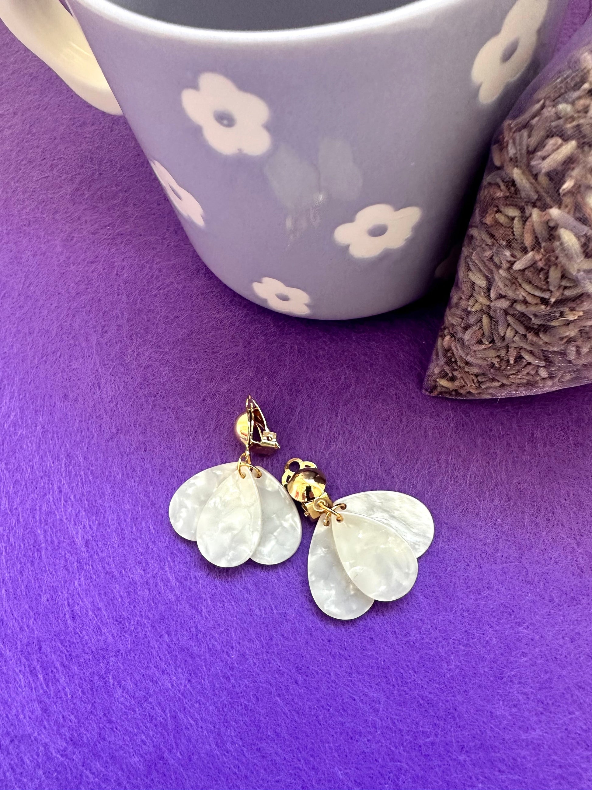 Boucles d’oreilles fantaisie et raffinées GLORIA – faites main - Camilmari Bijoux - Ecaille Ivoire marbré