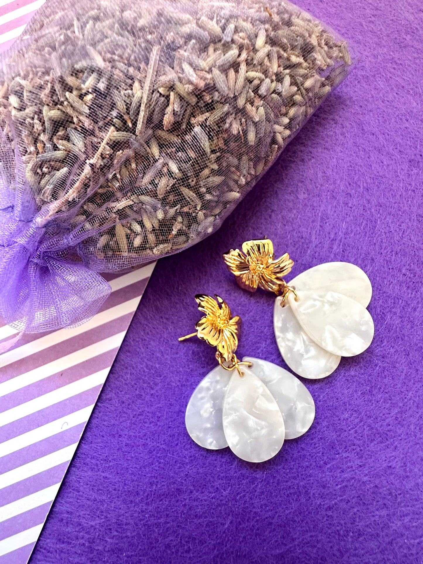 Boucles d’oreilles fantaisie et raffinées GLORIA – faites main - Camilmari Bijoux - Ecaille Ivoire marbré