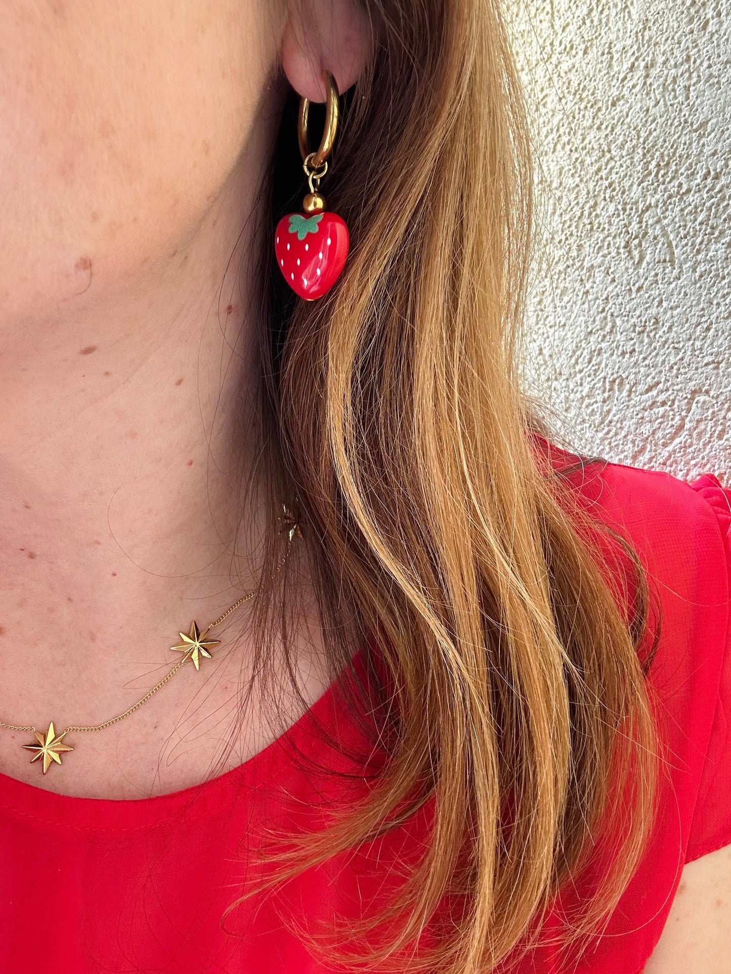 Boucles d'oreilles fraises FRUITY - Camilmari Bijoux - Créoles dorées + une paire de pendentifs coeurs