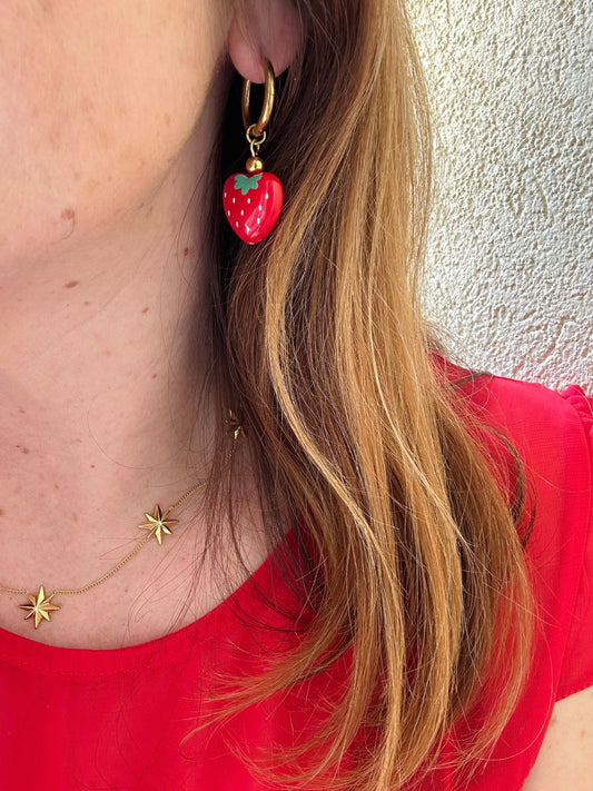 Boucles d'oreilles fraises FRUITY - Camilmari Bijoux - Créoles dorées + une paire de pendentifs coeurs