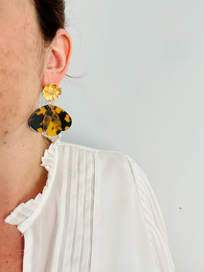 Boucles d’oreilles GLORIA MAXI - volumineuses, féminines et faites main - Camilmari Bijoux - Clou tige floral doré