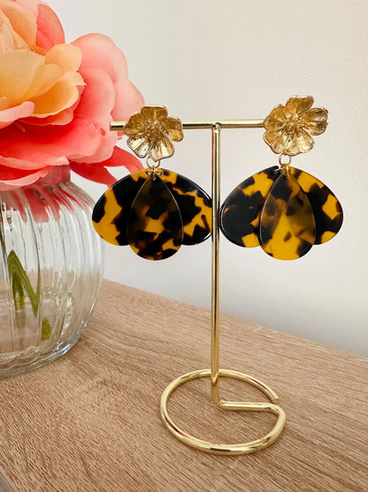 Boucles d’oreilles GLORIA MAXI - volumineuses, féminines et faites main - Camilmari Bijoux - Clou tige floral doré