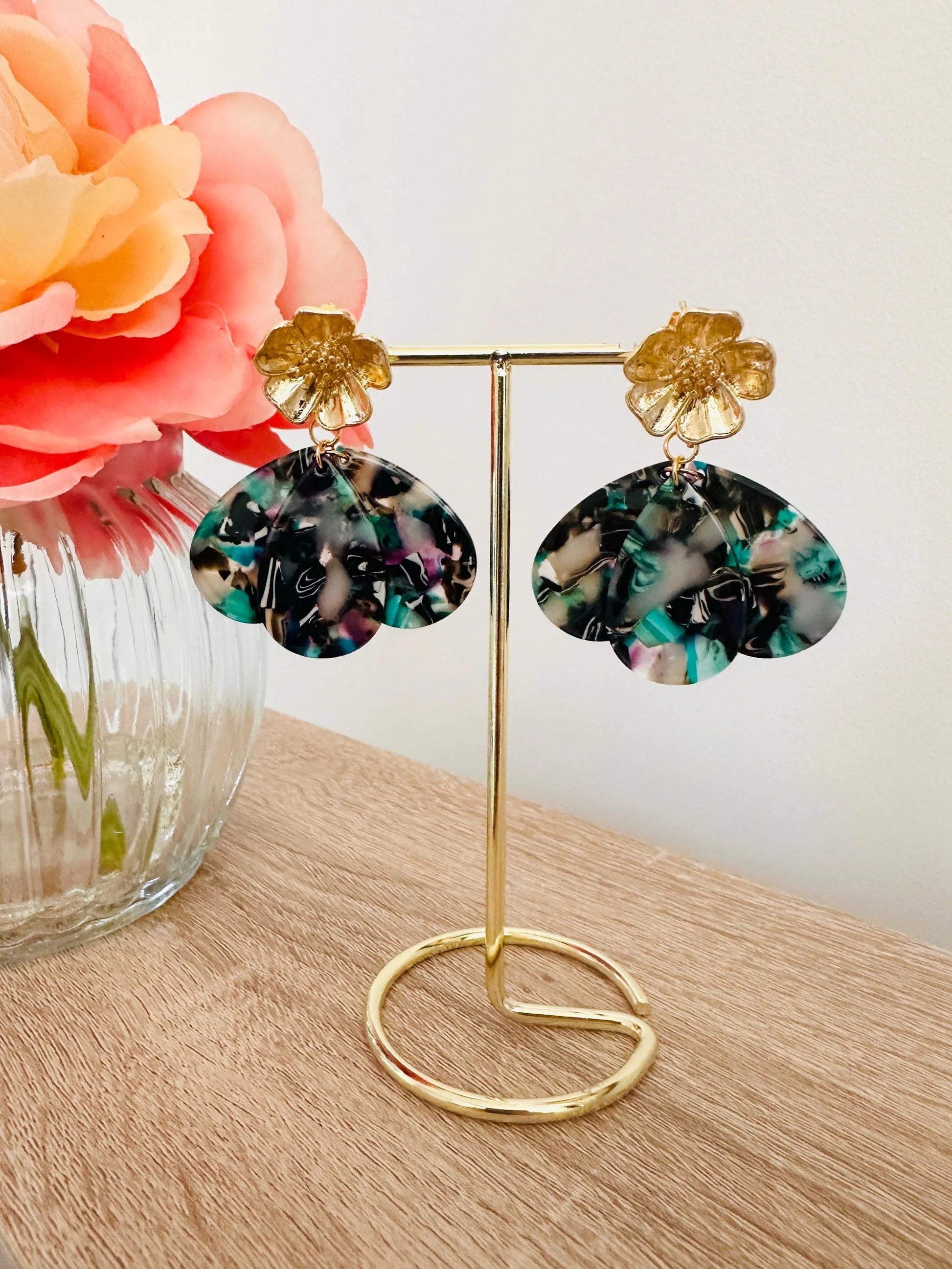 Boucles d’oreilles GLORIA MAXI - volumineuses, féminines et faites main - Camilmari Bijoux - Clou tige floral doré