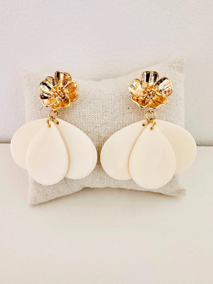 Boucles d’oreilles GLORIA MAXI - volumineuses, féminines et faites main - Camilmari Bijoux - Clou tige floral doré