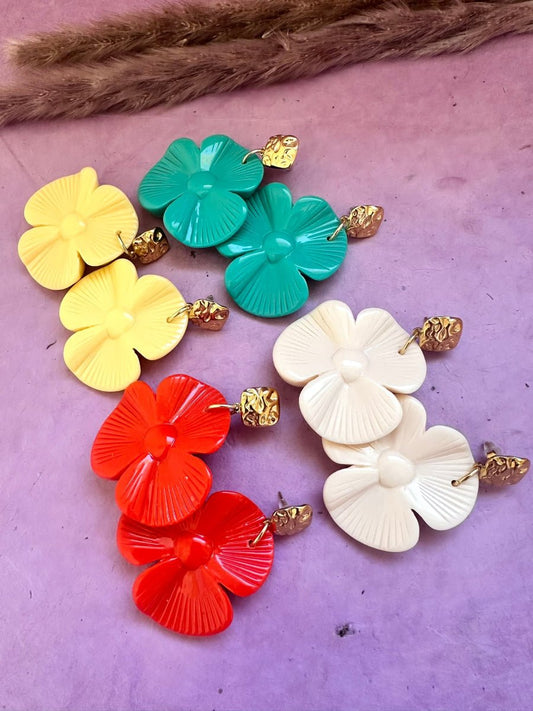 Boucles d’oreilles MARGOT – Grosses fleurs vintage et colorées assemblage main - Camilmari Bijoux - Blanc écru