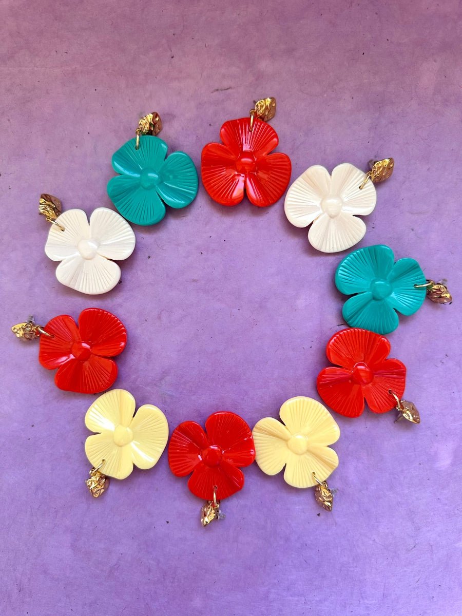 Boucles d’oreilles MARGOT – Grosses fleurs vintage et colorées assemblage main - Camilmari Bijoux - Rouge corail