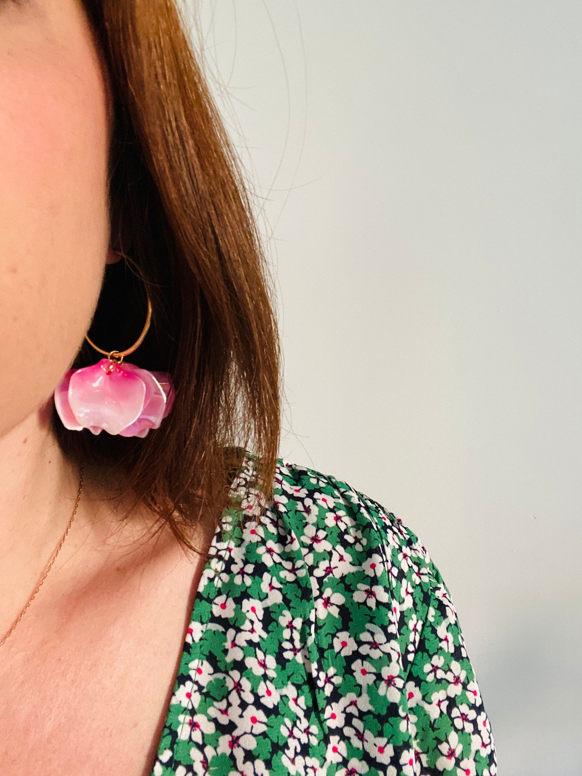 Boucles d'oreilles MELIA - Camilmari Bijoux - Créoles dorées 35 mm + pétales