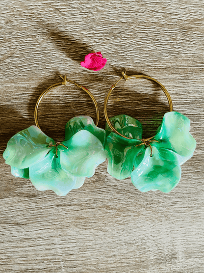 Boucles d'oreilles MELIA - Camilmari Bijoux - Créoles dorées 35 mm + pétales