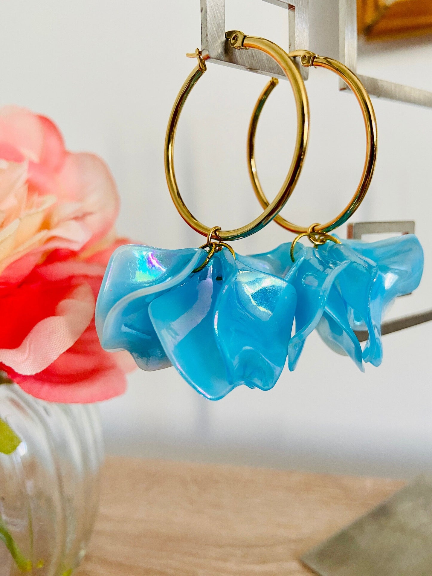 Boucles d'oreilles MELIA - Camilmari Bijoux - Créoles dorées 35 mm + pétales