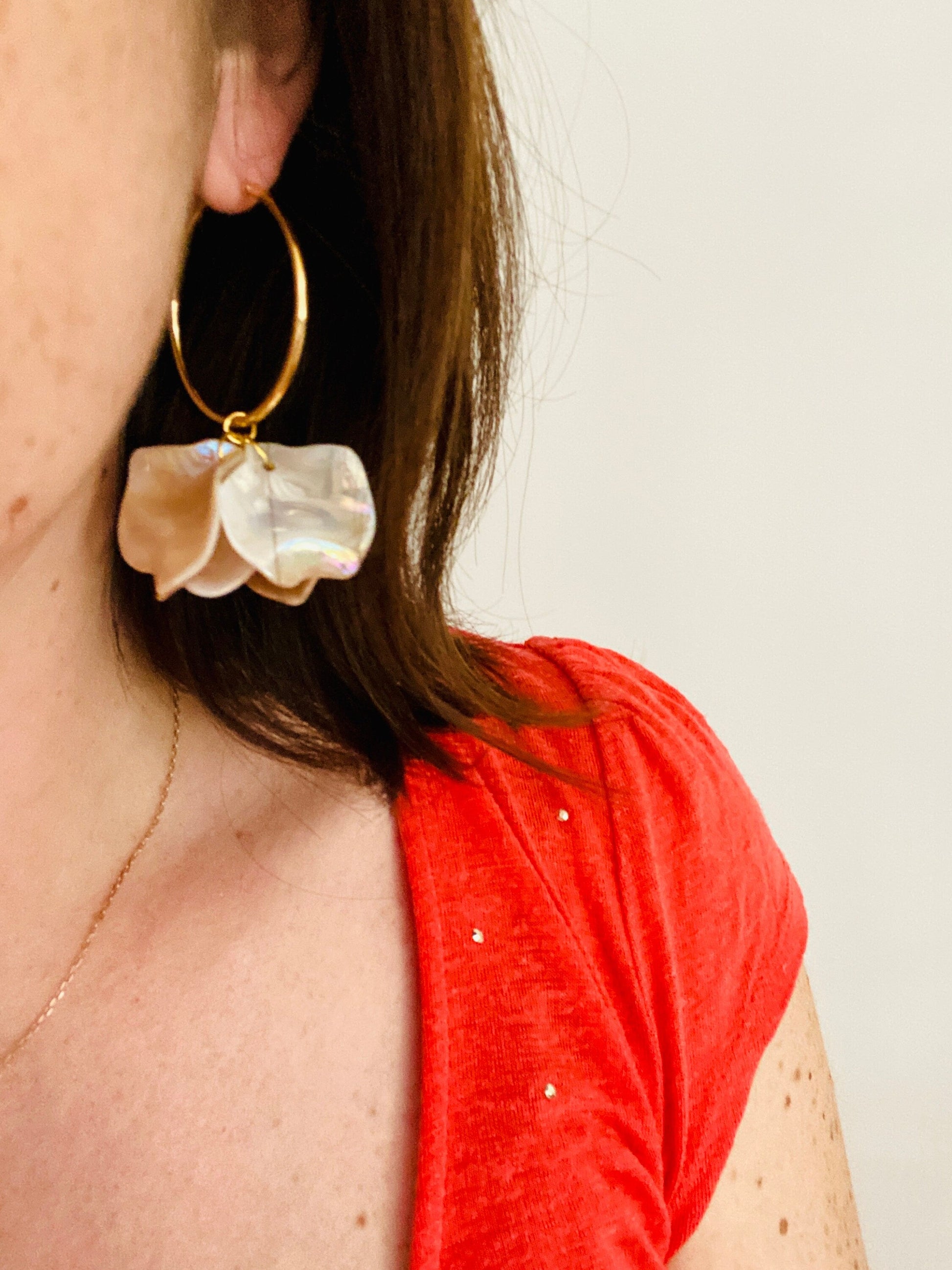 Boucles d'oreilles MELIA - Camilmari Bijoux - Créoles dorées 35 mm + pétales