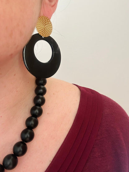 Boucles d’oreilles NOA – Maxi boucles d’oreilles pendantes et légères - Camilmari Bijoux - Blanc translucide