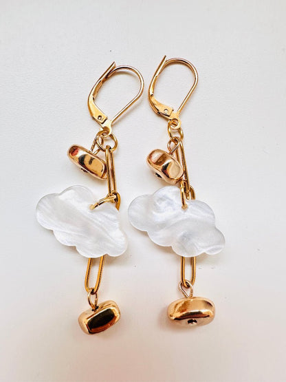 Boucles d’oreilles OLYMPE blanches et dorées, fantaisie élégantes - Camilmari Bijoux -