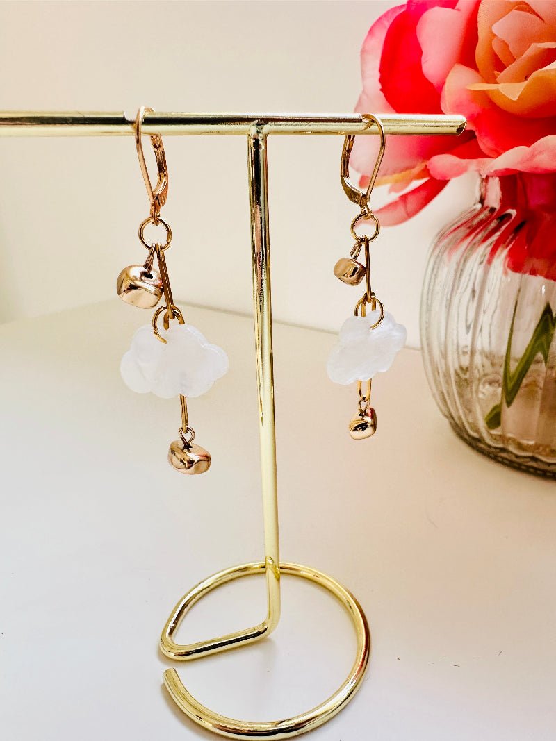 Boucles d’oreilles OLYMPE blanches et dorées, fantaisie élégantes - Camilmari Bijoux -