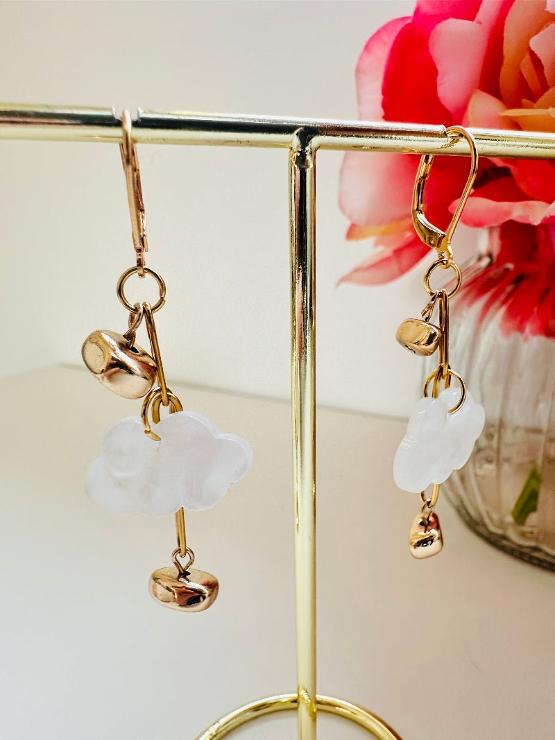 Boucles d’oreilles OLYMPE blanches et dorées, fantaisie élégantes - Camilmari Bijoux -