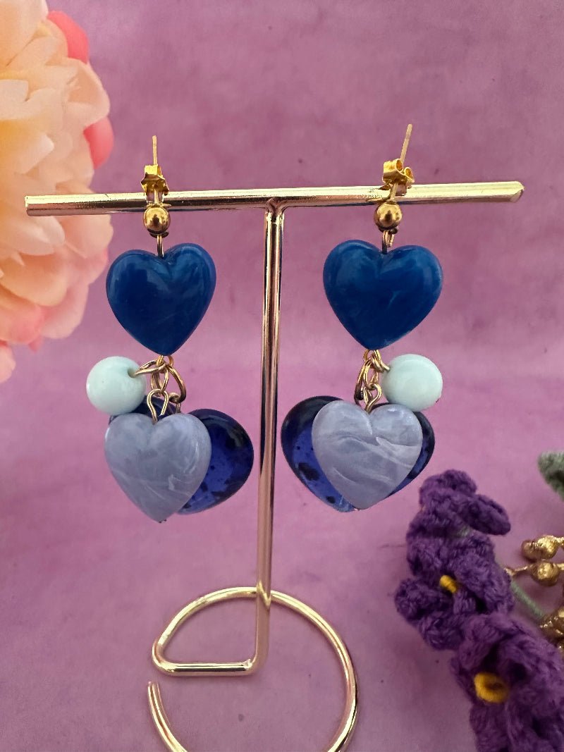 Boucles d’oreilles pendantes cœurs et perles en résine colorée GAÏA - Camilmari Bijoux - Émeraude - camaïeu de vert