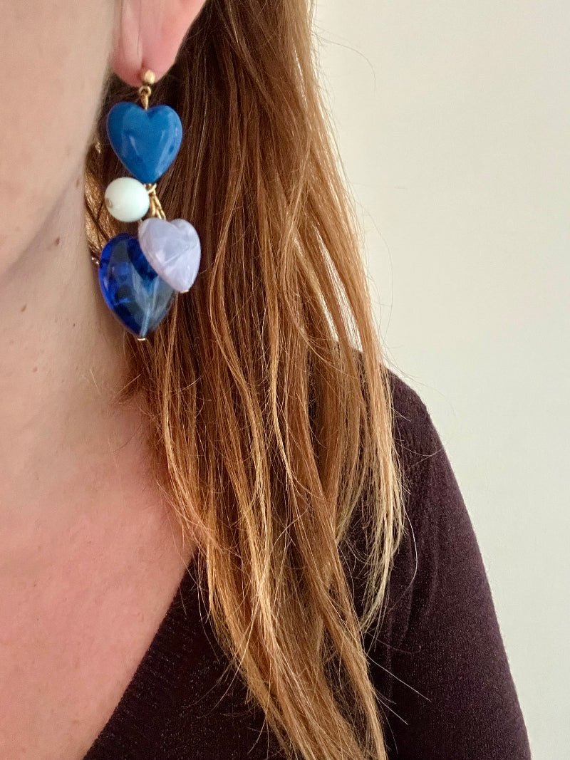 Boucles d’oreilles pendantes cœurs et perles en résine colorée GAÏA - Camilmari Bijoux - Émeraude - camaïeu de vert