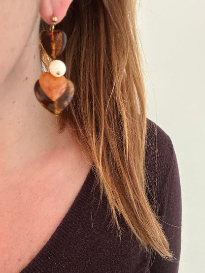 Boucles d’oreilles pendantes cœurs et perles en résine colorée GAÏA - Camilmari Bijoux - Émeraude - camaïeu de vert