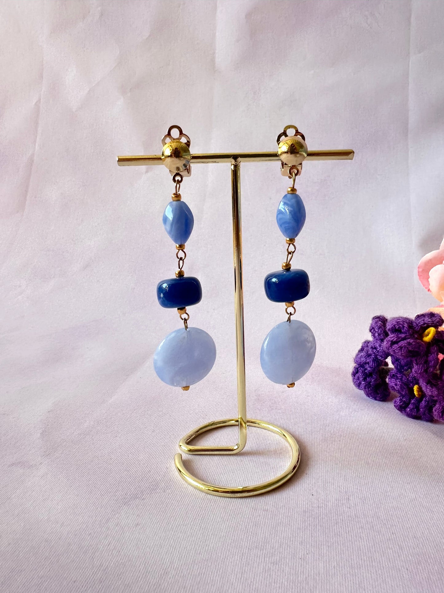 Boucles d'oreilles perles pendantes MOIRA - Camilmari Bijoux - Bleu lavande et bleu marine