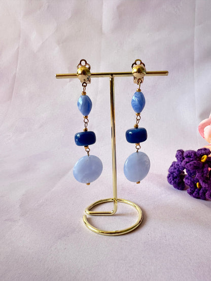 Boucles d'oreilles perles pendantes MOIRA - Camilmari Bijoux - Bleu lavande et bleu marine