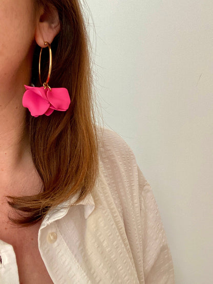 Boucles d’oreilles ROSIE – Grandes créoles fleuries faites main mariage - Camilmari Bijoux - Bleu roi