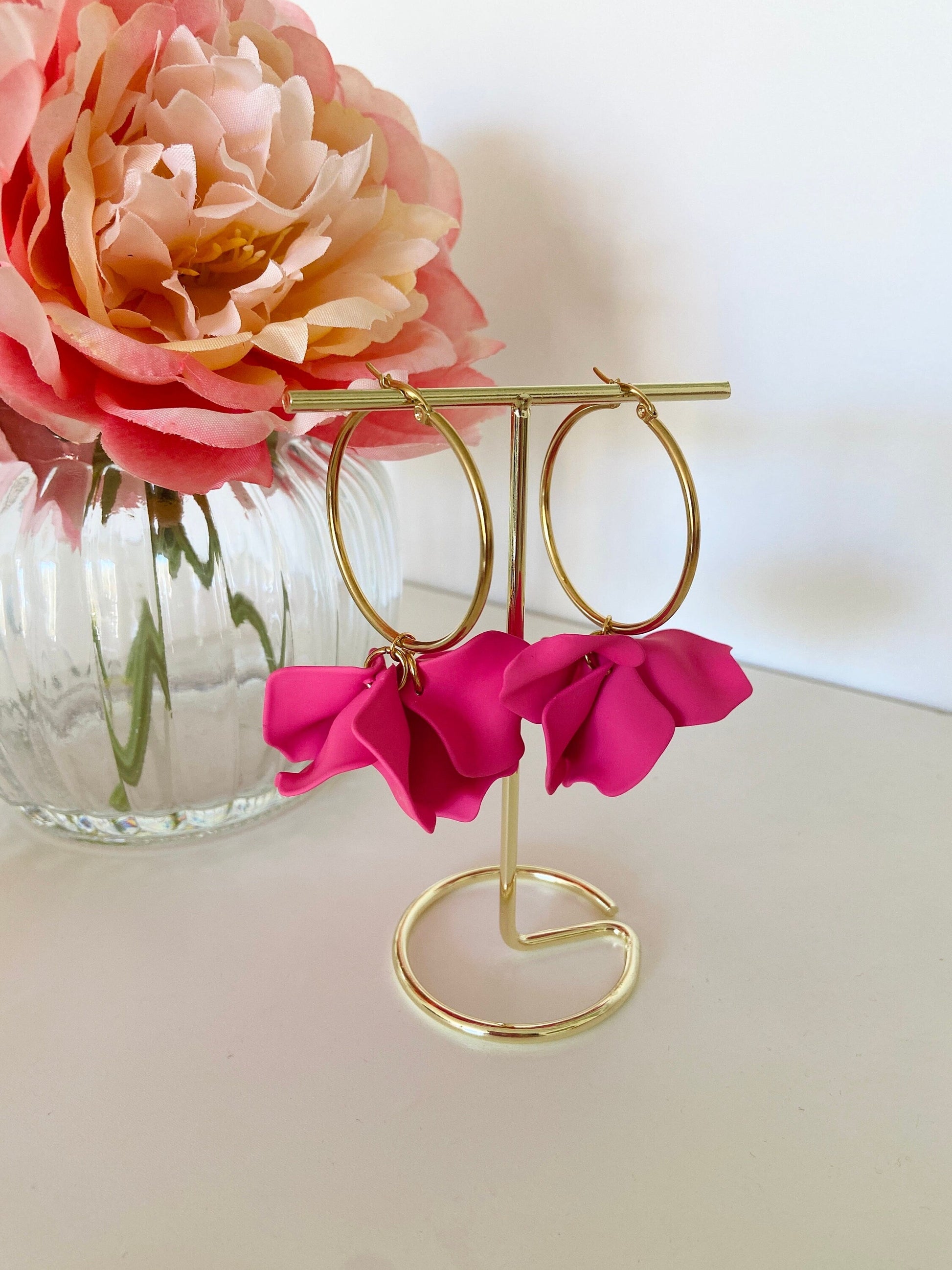 Boucles d’oreilles ROSIE – Grandes créoles fleuries faites main mariage - Camilmari Bijoux - Rose bonbon