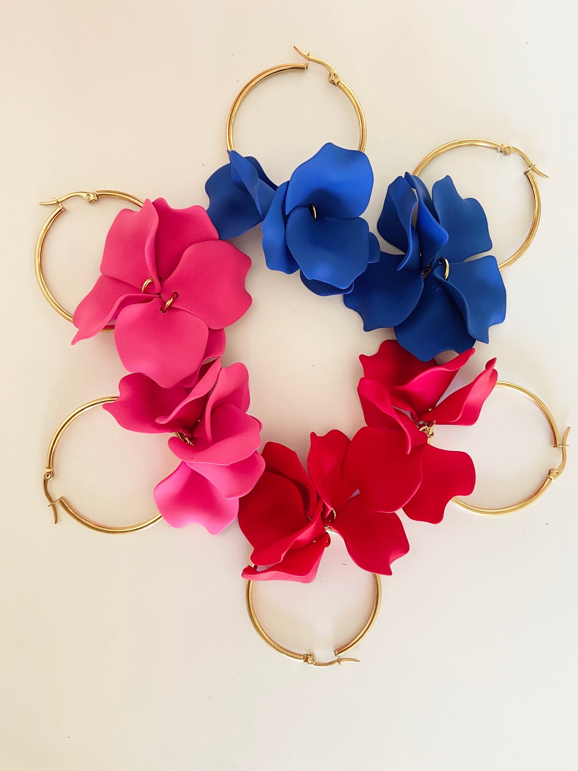 Boucles d’oreilles ROSIE – Grandes créoles fleuries faites main mariage - Camilmari Bijoux - Rose bonbon