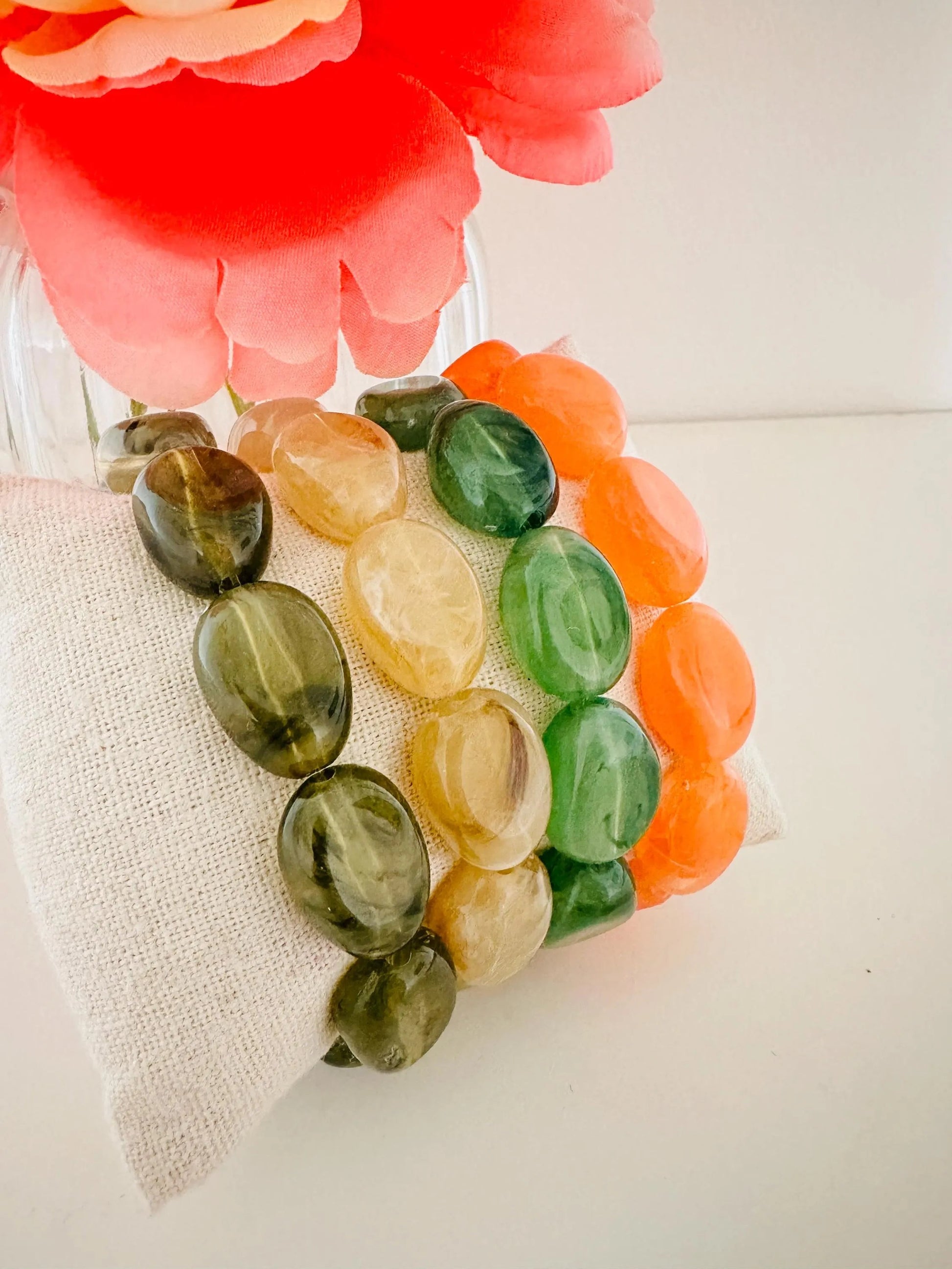 Bracelet CARMEN – Bracelet de perles fantaisie coloré fait main, plusieurs coloris - Camilmari Bijoux - Vert mousse