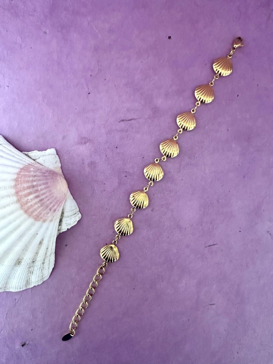 Bracelet NÉRÉIDE – chaîne de coquillages dorés en acier inoxydable - Camilmari Bijoux - 