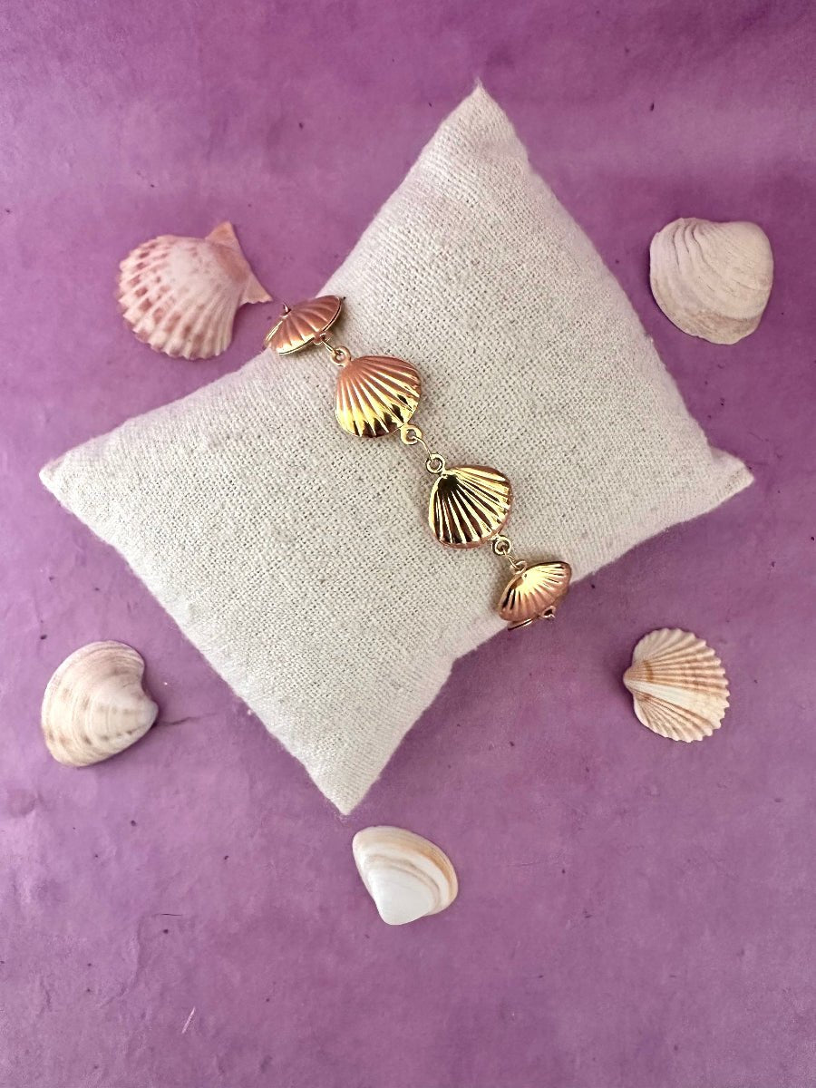 Bracelet NÉRÉIDE – chaîne de coquillages dorés en acier inoxydable - Camilmari Bijoux - 