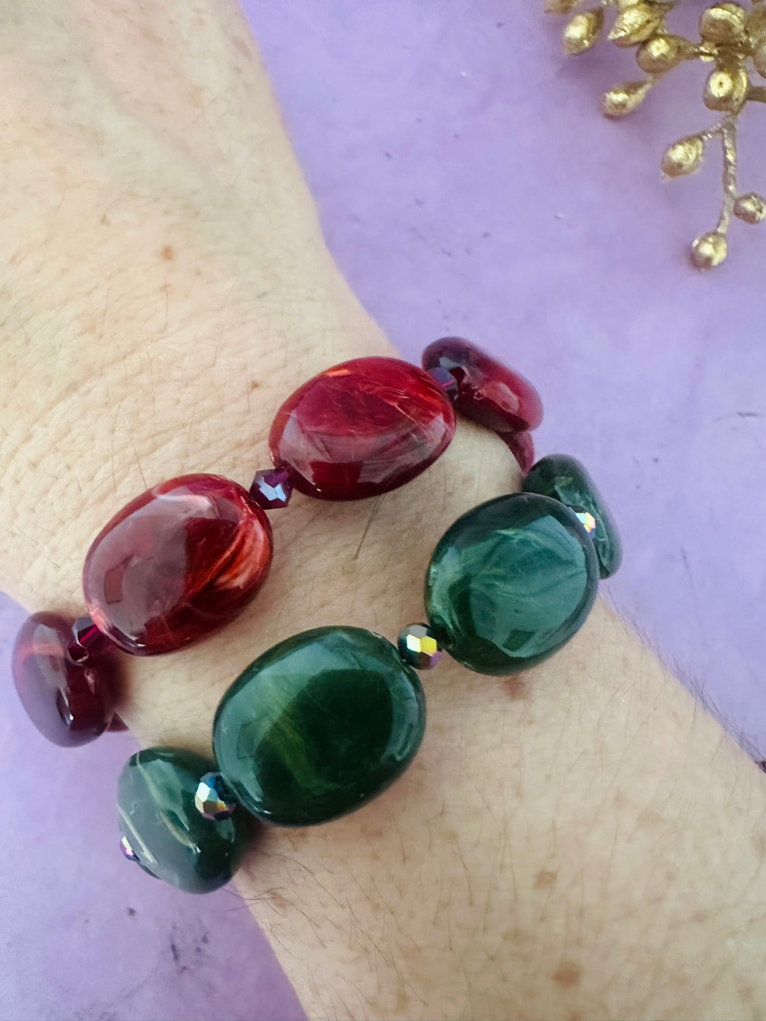 Bracelet OLIVIE – Bracelet de perles ovales vert olive ou rouge bordeaux - Camilmari Bijoux - Vert olive