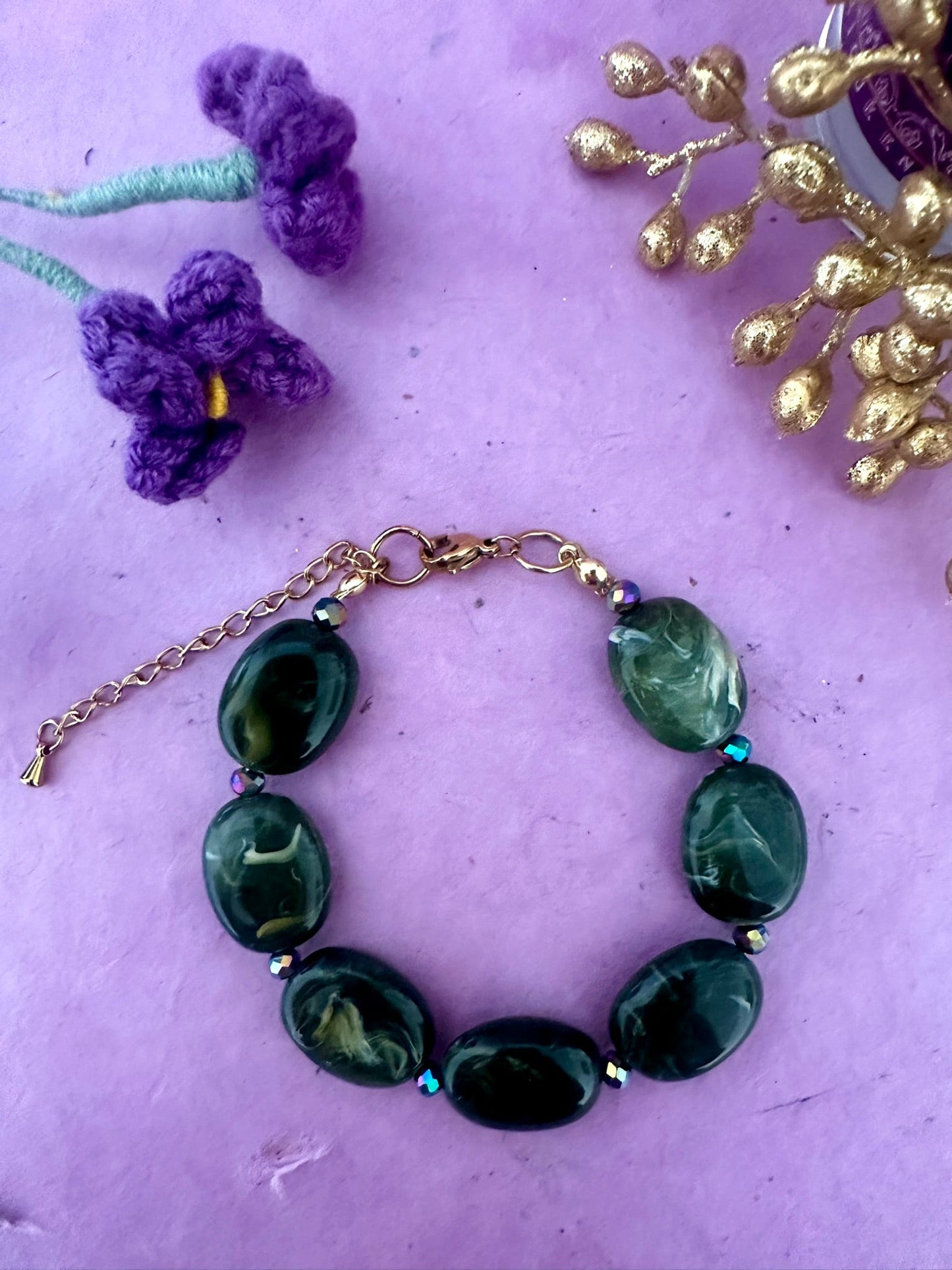 Bracelet OLIVIE – Bracelet de perles ovales vert olive ou rouge bordeaux - Camilmari Bijoux - Vert olive