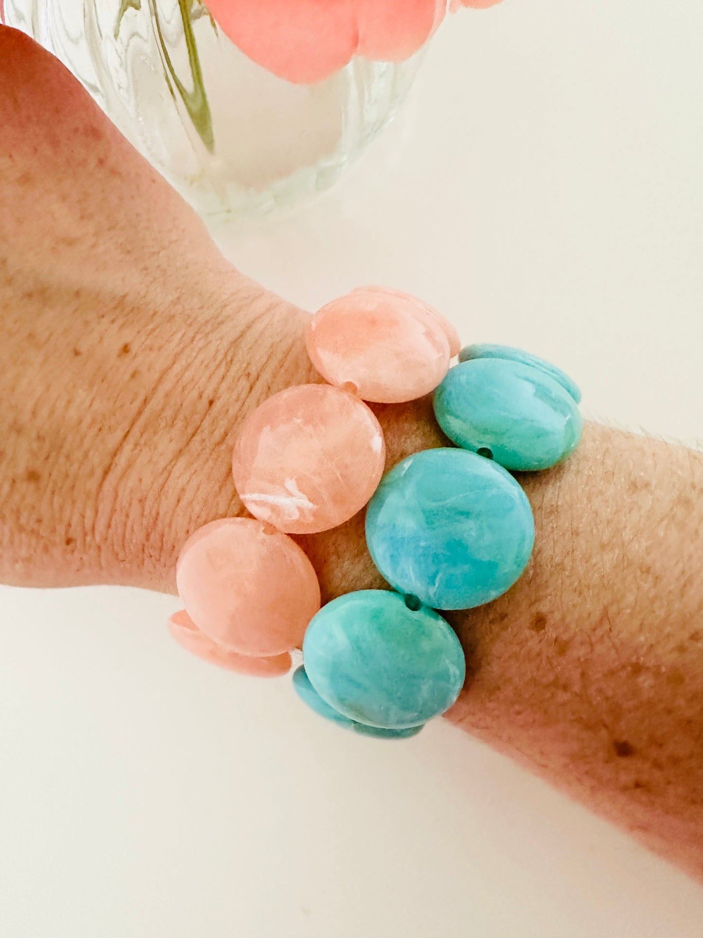 Bracelet SIENNA - Bracelet coloré élastique en perles plates fait main - Camilmari Bijoux - Bleu turquoise diamètre 16 cm