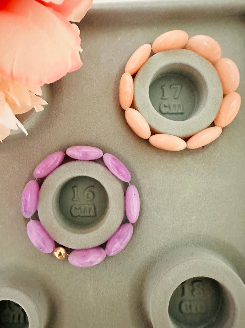 Bracelet SIENNA - Bracelet coloré élastique en perles plates fait main - Camilmari Bijoux - Rose fuchsia diamètre 16 cm