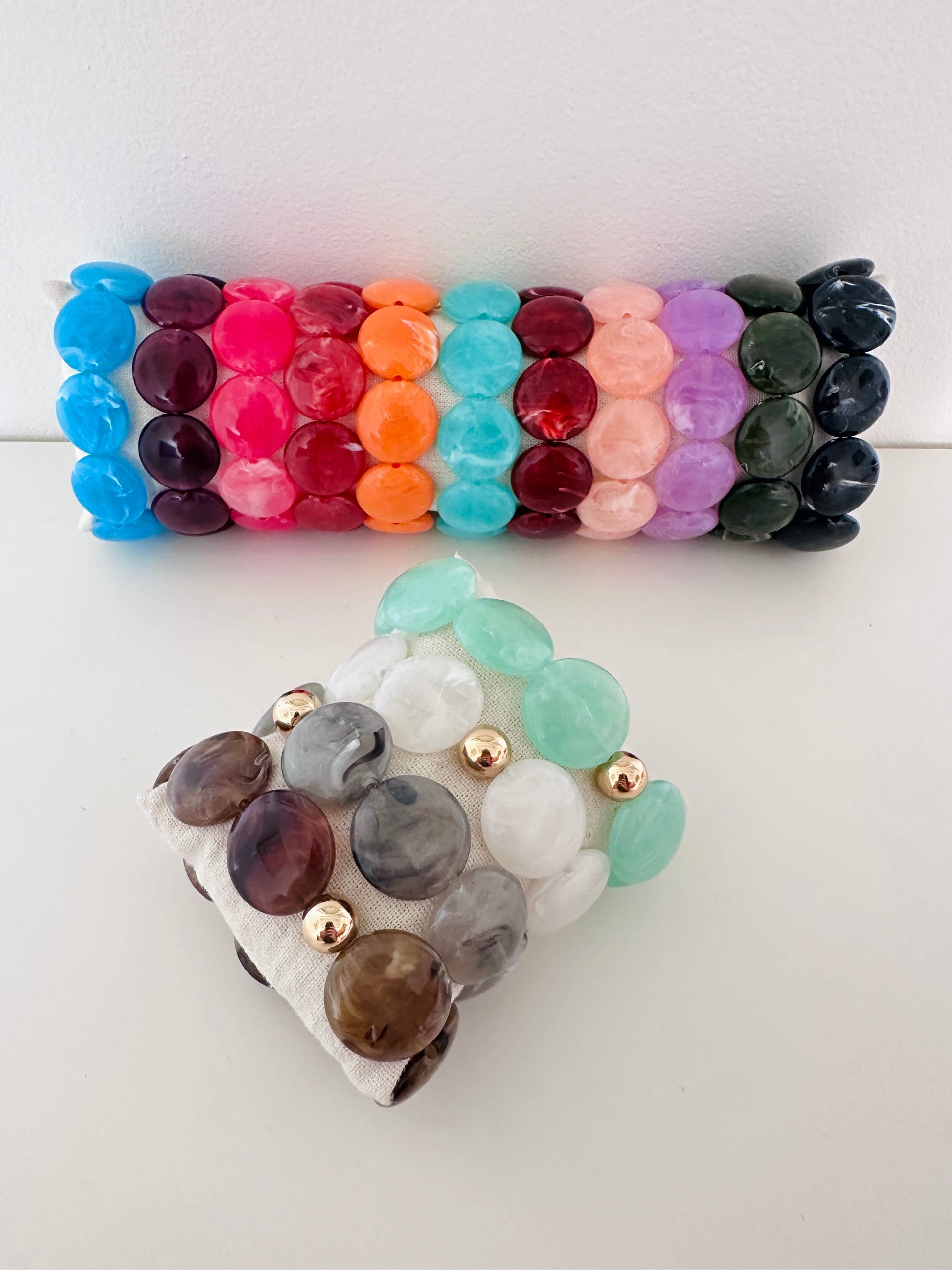 Bracelet SIENNA - Bracelet coloré élastique en perles plates fait main - Camilmari Bijoux - Blanc diamètre 16 cm