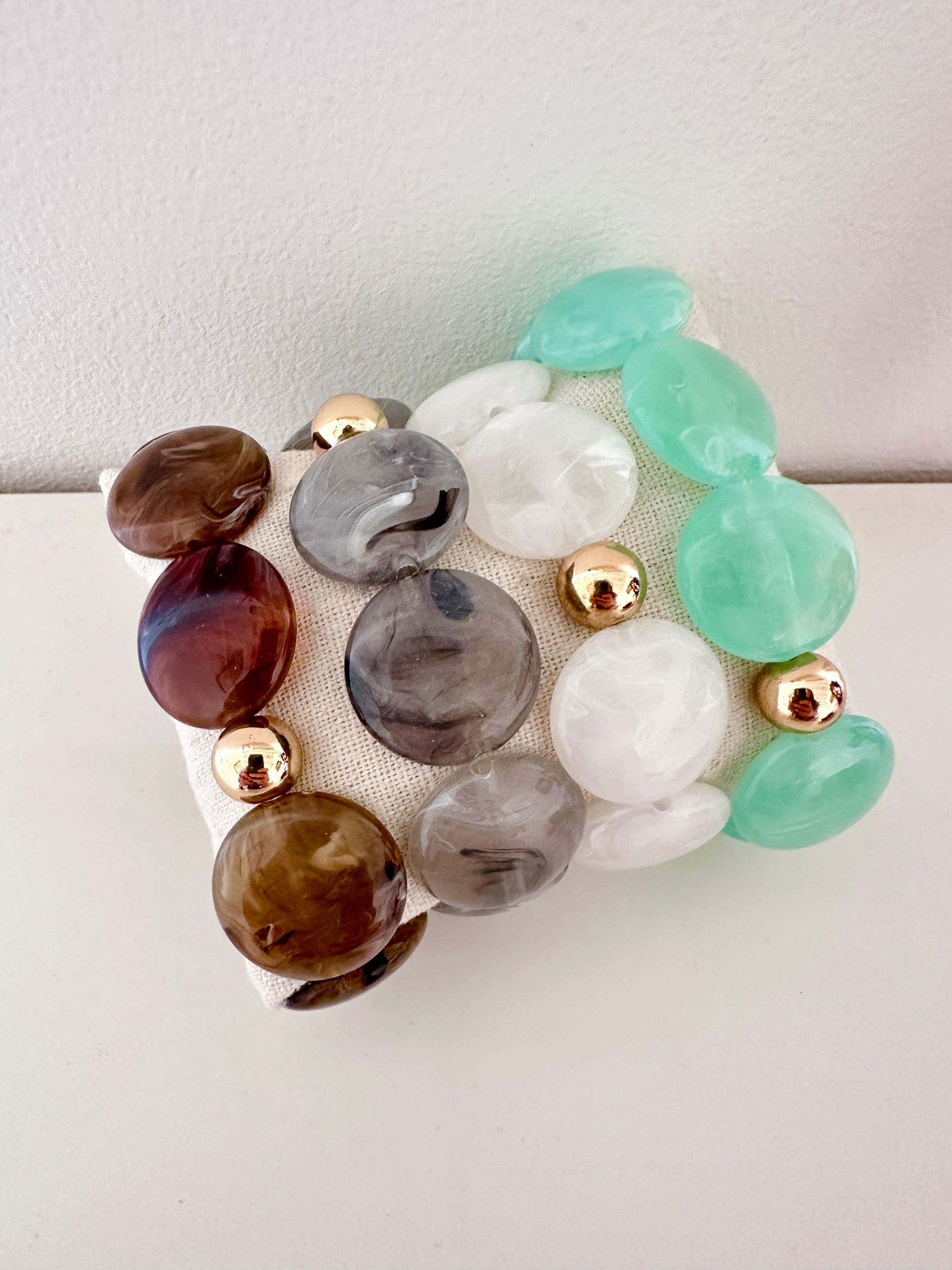 Bracelet SIENNA - Bracelet coloré élastique en perles plates fait main - Camilmari Bijoux - Blanc diamètre 16 cm