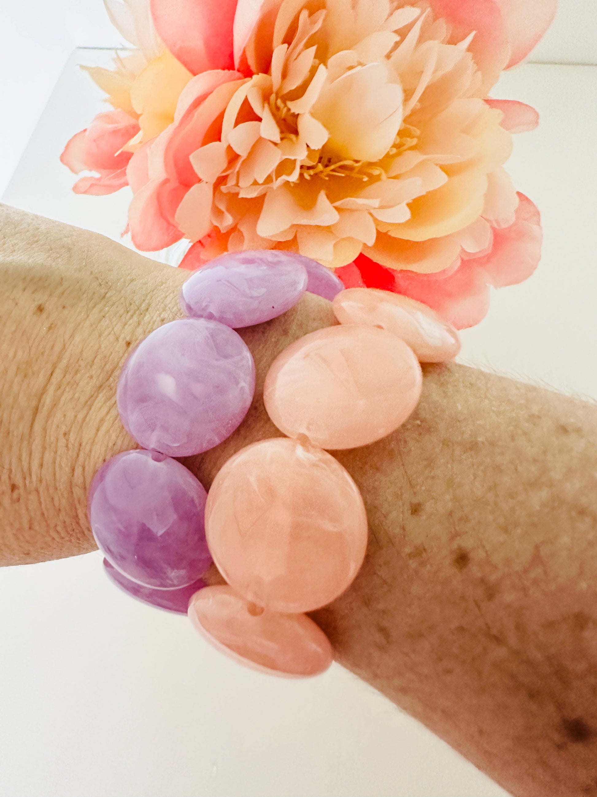 Bracelet SIENNA - Bracelet coloré élastique en perles plates fait main - Camilmari Bijoux - Rose pêche diamètre 16 cm