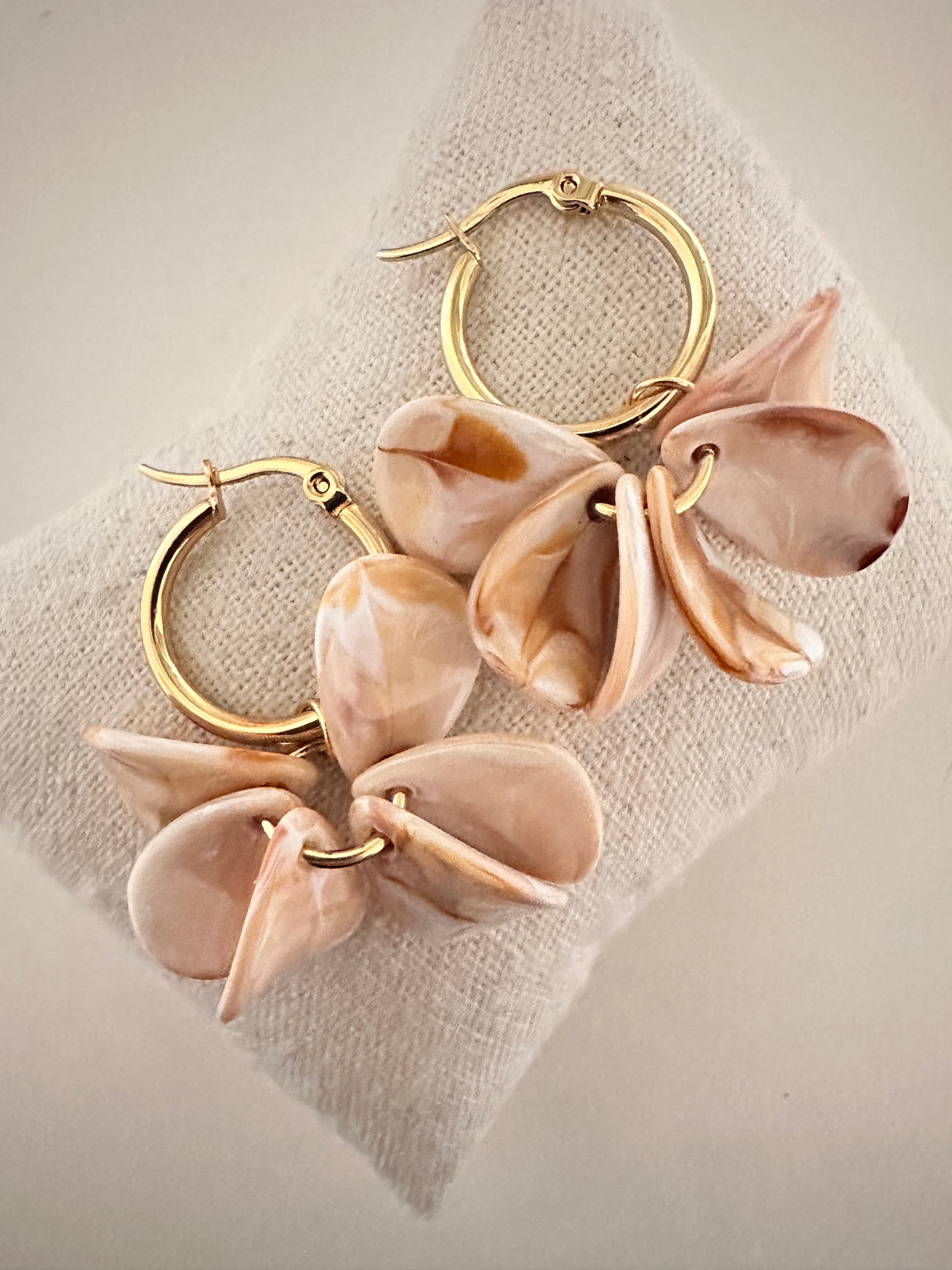  Boucles d’oreilles à pétales FANNY - Créoles fleuries faites main-Boucles d'oreilles-Camilmari Bijoux-Camilmari Bijoux.