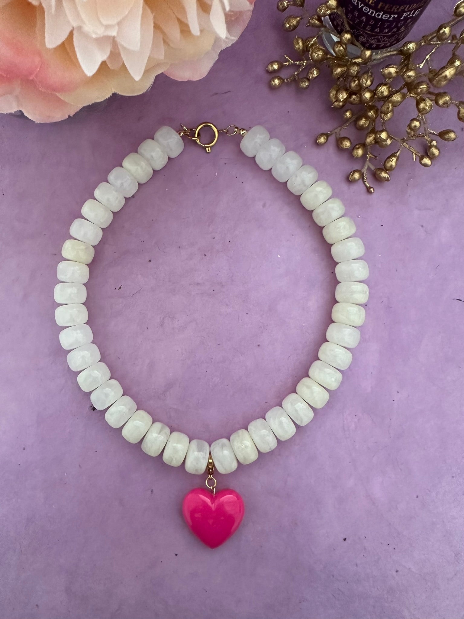 Coffret cadeau collier coeur CLAUDIE – Collier de perles coloré avec ses 3 pendentifs cœurs amovibles - Camilmari Bijoux - Composition sur mesure de votre choix