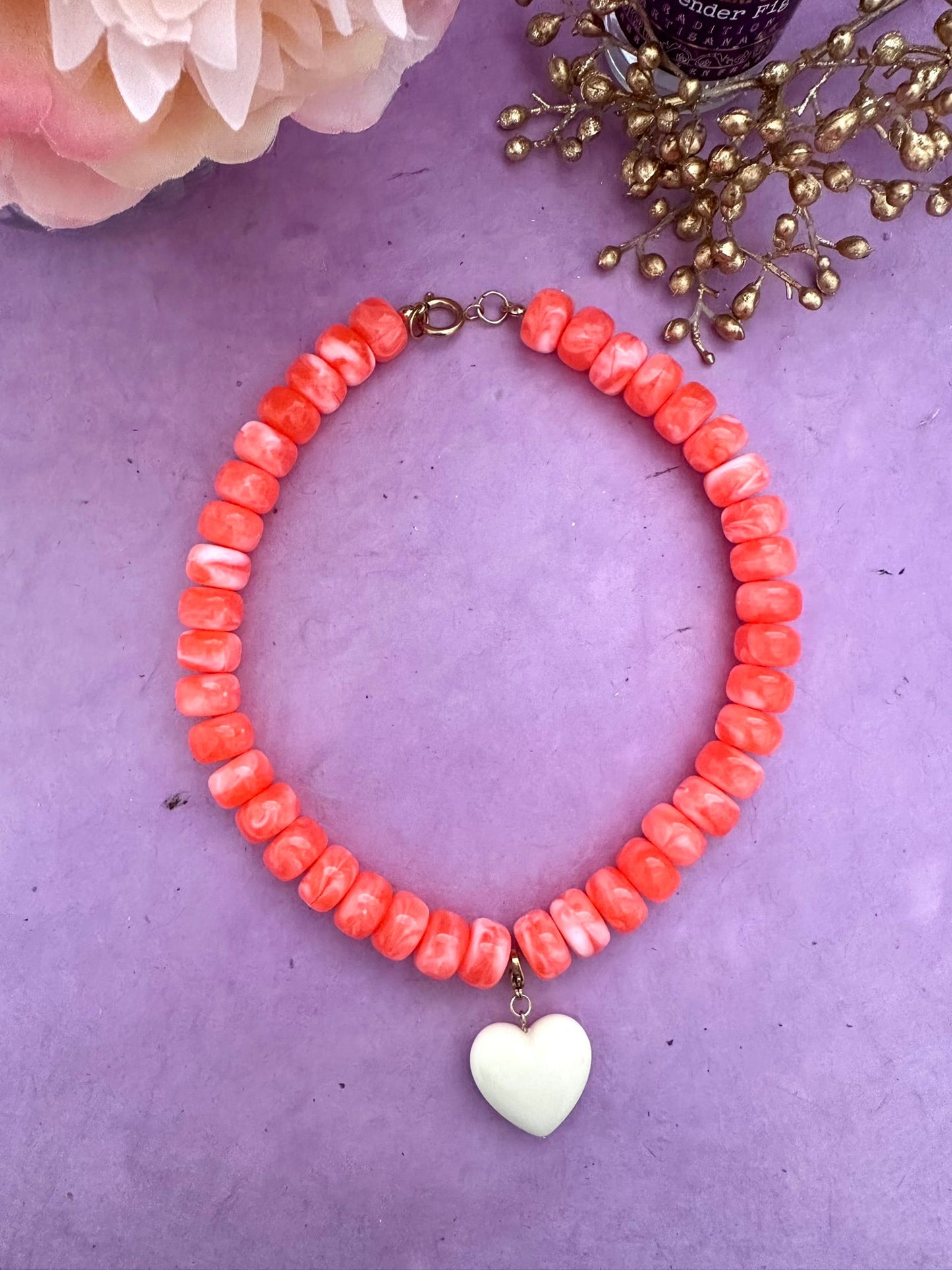 Coffret cadeau collier coeur CLAUDIE – Collier de perles coloré avec ses 3 pendentifs cœurs amovibles - Camilmari Bijoux - Composition sur mesure de votre choix