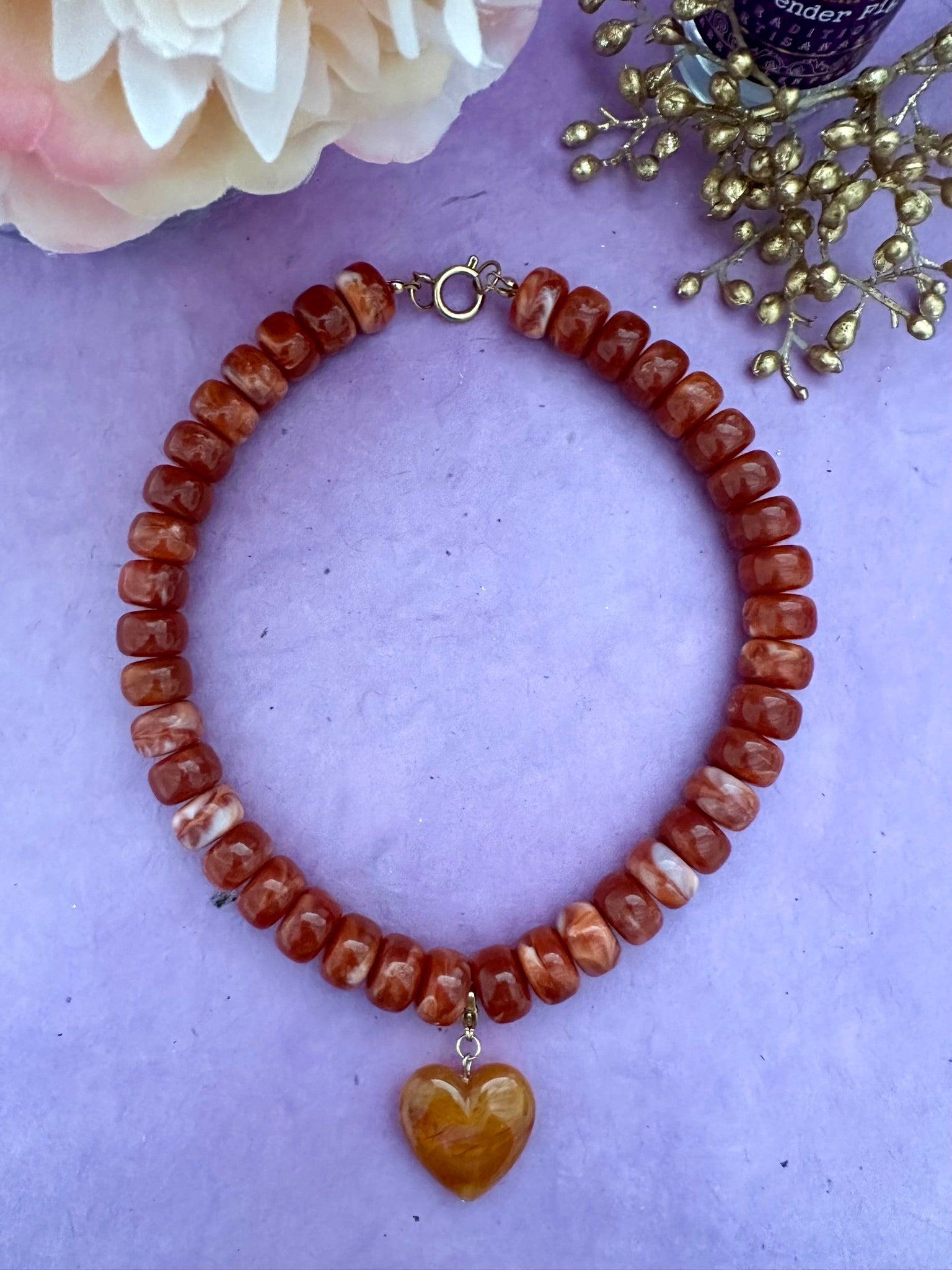 Coffret cadeau collier coeur CLAUDIE – Collier de perles coloré avec ses 3 pendentifs cœurs amovibles - Camilmari Bijoux - Composition sur mesure de votre choix