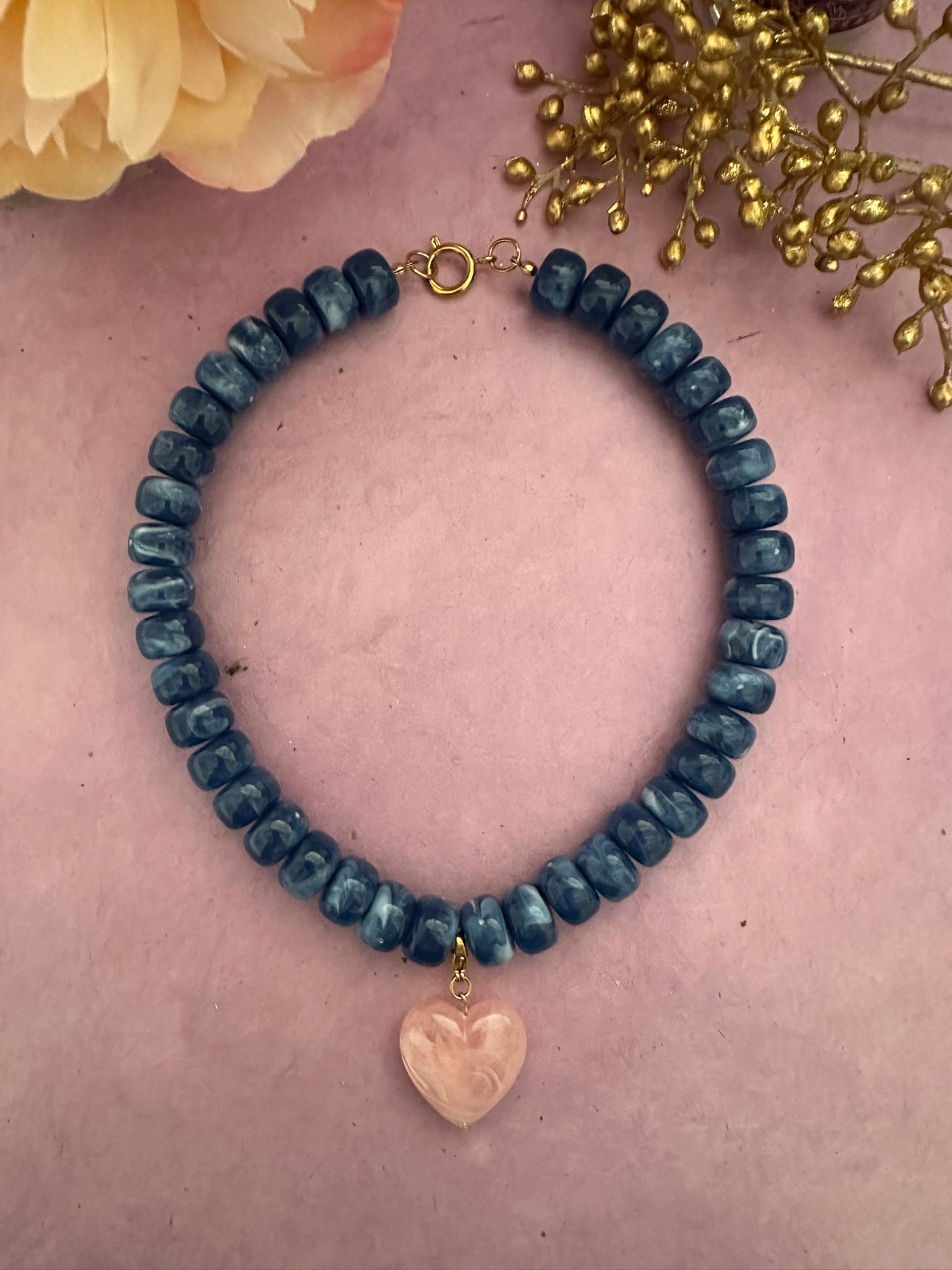 Coffret cadeau collier coeur CLAUDIE – Collier de perles coloré avec ses 3 pendentifs cœurs amovibles - Camilmari Bijoux - Composition sur mesure de votre choix