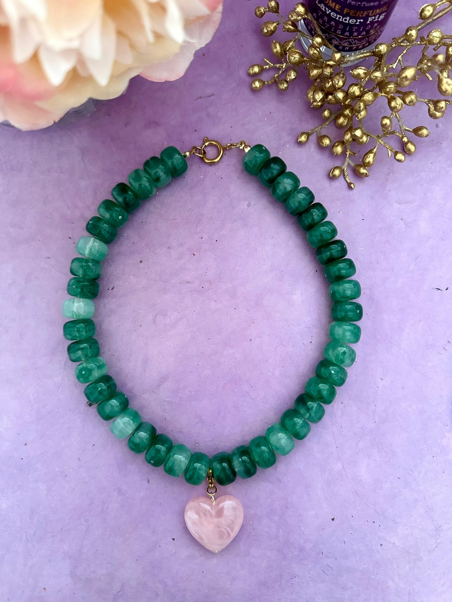 Coffret cadeau collier coeur CLAUDIE – Collier de perles coloré avec ses 3 pendentifs cœurs amovibles - Camilmari Bijoux - Composition sur mesure de votre choix